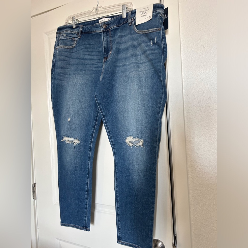 Abercrombie & Fitch distressed skin jeans